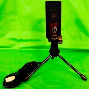 Tabletop USB Microphone setup with P’s popper included.